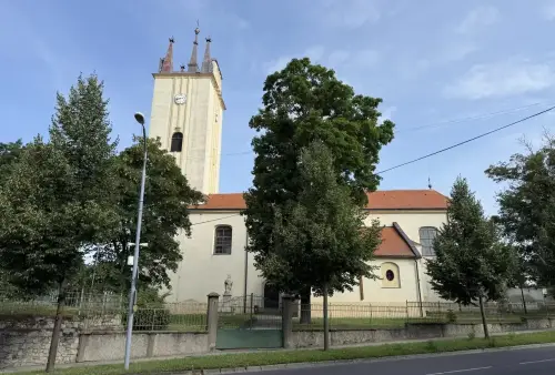 Kostel sv. Petra a Pavla v Podivíně