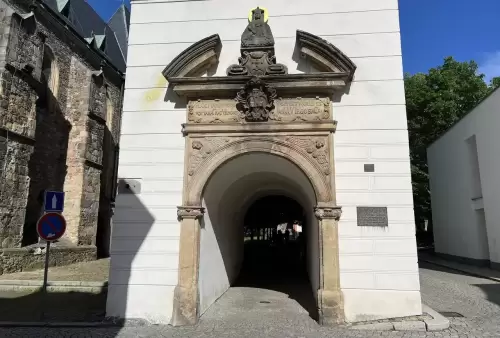 Bílá věž v Klatovech - barokní portál