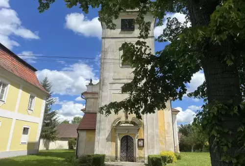 Kostel sv. Petra a Pavla Dolní Lukavice