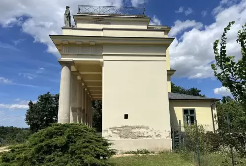 Apollonův chrám s vyhlídkou v Lednicko-valtickém areálu